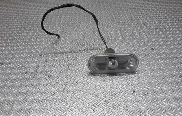 Volkswagen Golf IV Front fender indicator light 1J0949117