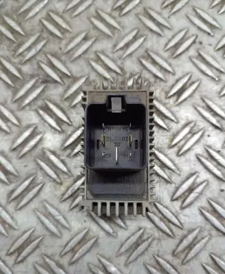 Opel Astra G Glow plug pre-heat relay 55354141 51299018A