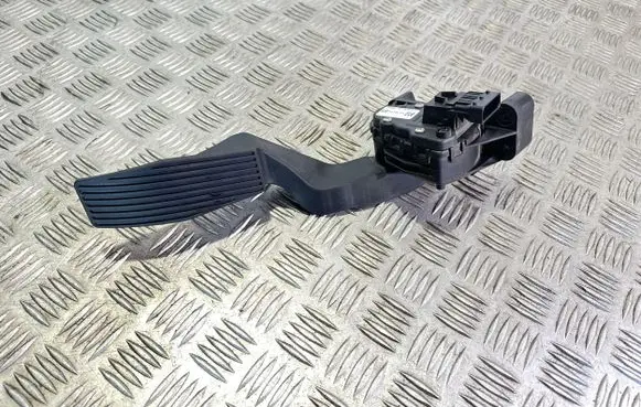 Opel Zafira B Accelerator throttle pedal 13125115