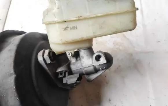 Skoda Octavia Mk2 (1Z) Master brake cylinder 03350886361 1K2614105AR