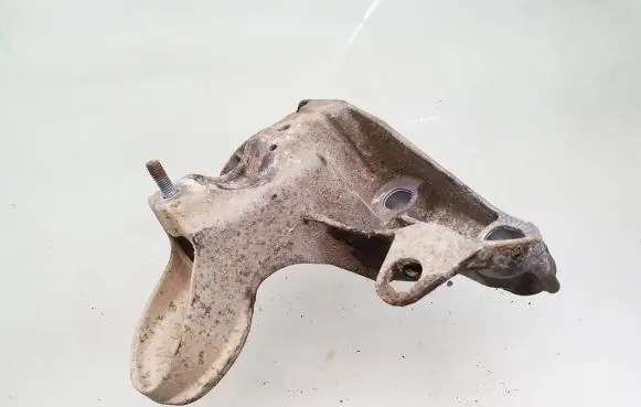 Volkswagen PASSAT B5 Engine mounting bracket 4B01991351A