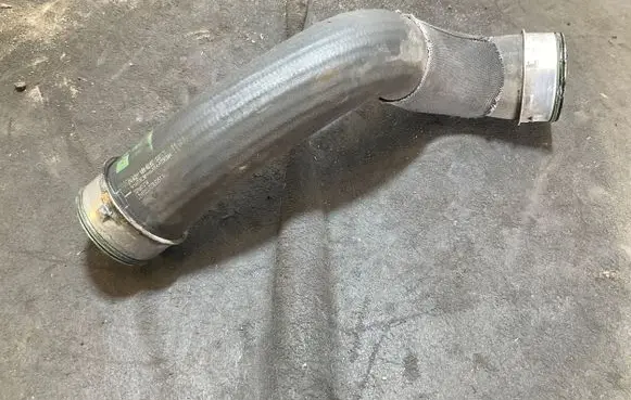 Mercedes-Benz E W211 Intercooler hose/pipe A2115284282 3099DB34 L21156D