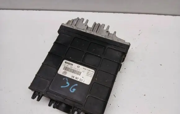 Volkswagen Golf III Engine control unit/module 1H0907311L 26SA2758 0261203318