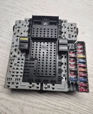 Volvo V70 Fuse module 08696098 03W352 08696040