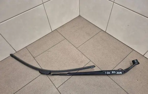 Hyundai i30 Front wiper blade arm 