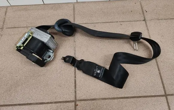 Skoda Fabia Mk1 (6Y) Front seatbelt 6Y0857701A