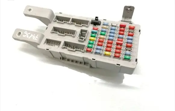 Hyundai Santa Fe Fuse module 91950-2B400