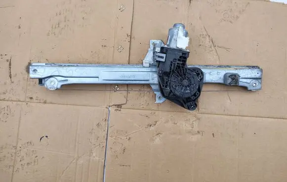 Citroen DS4 Rear window lifting mechanism without motor