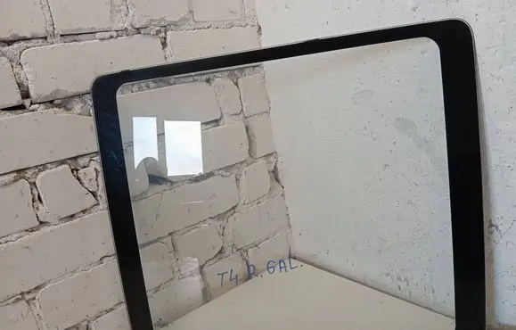Volkswagen Transporter - Caravelle T4 Rear side window 43R001057 DOT27M310AS2