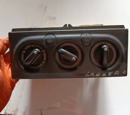 Renault Laguna I Climate control unit 9041703027