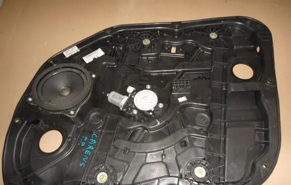KIA Carens III Front window lifting mechanism without motor