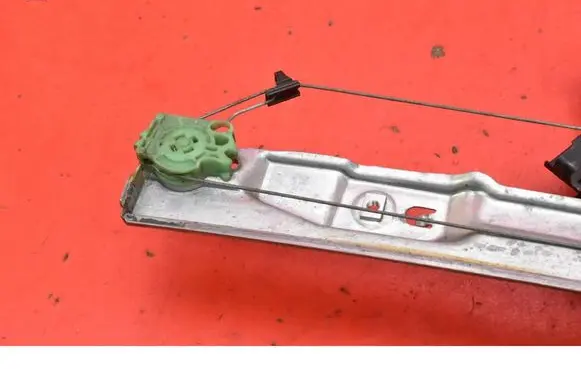 Peugeot 308 Front door window regulator with motor 9675466180