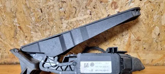 Volkswagen Touran I Accelerator throttle pedal 1T1721503H 11013604 6PV00868900
