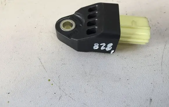Toyota RAV 4 (XA30) Airbag deployment crash/impact sensor 8983133020