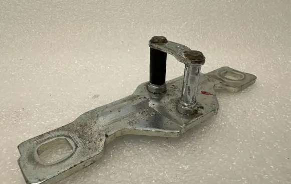 Audi A4 S4 B6 8E 8H Loading door lock loop/hook striker 8P4827507