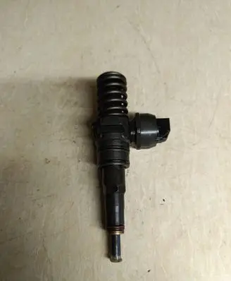 Volkswagen Golf V Fuel injector 038130073AG