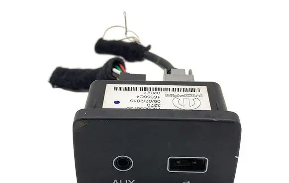 Fiat Tipo USB socket connector 7356608750