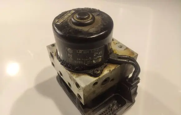 Volkswagen Golf IV ABS Pump 1J0907379G 10094903403 HLR8G16L84