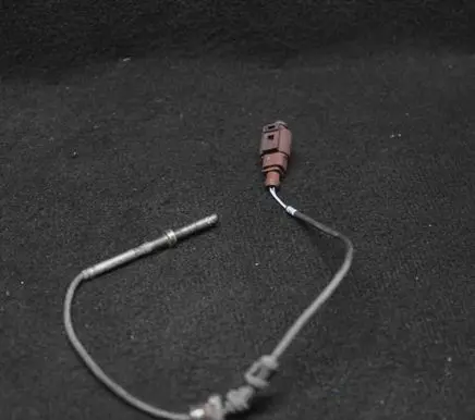 Volkswagen PASSAT B6 Oil temperature sensor 03L906088CE