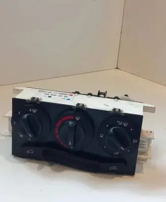 Mercedes-Benz A W168 Climate control unit 1688300385 Q134199