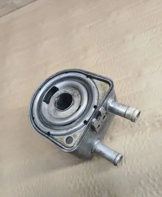 Peugeot 607 Oil filter mounting bracket 