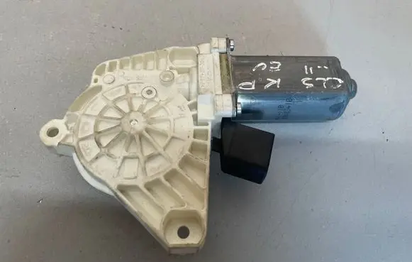 Mercedes-Benz CLS C218 X218 Front door window regulator motor A2078200642