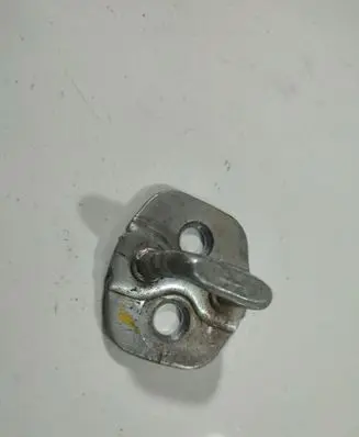 Volkswagen PASSAT B6 Rear door lock loop/hook striker 