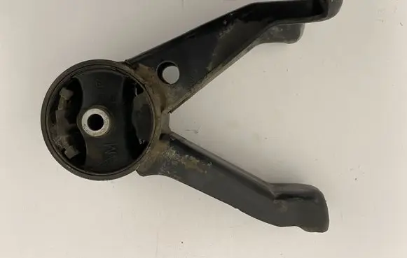 Mitsubishi Grandis Engine mount bracket MR594384