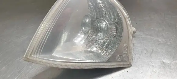 Skoda Octavia Mk1 (1U) Front indicator light YU3X13369AB YU3X13K385AB