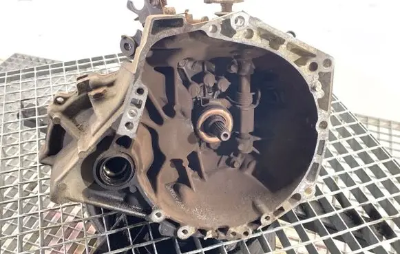 Peugeot 107 Manual 5 speed gearbox 20TT01