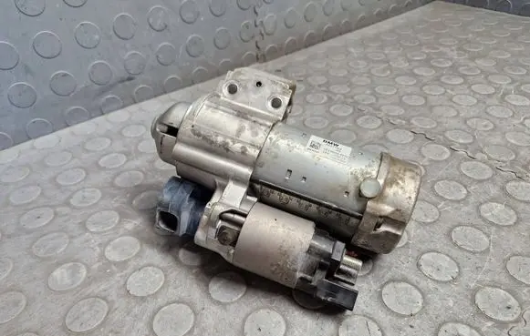 BMW 3 G20 G21 Starter motor 8687064