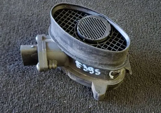 BMW 5 E39 Mass air flow meter 0928400468 7787076 1362
