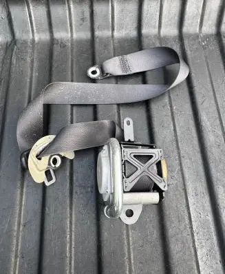 Infiniti FX Front seatbelt C9498HL11 33614 7T1911