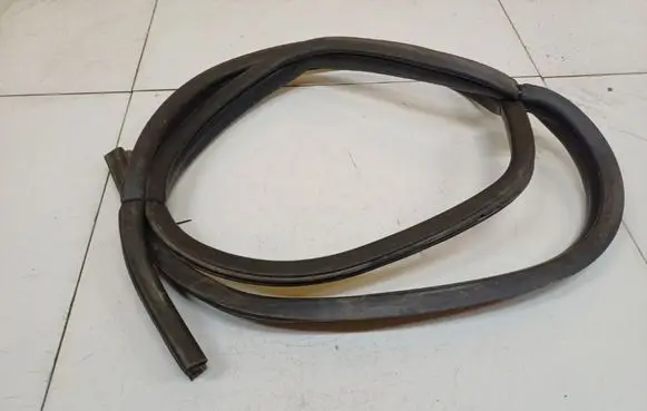 Dodge Stratus Rubber seal rear door