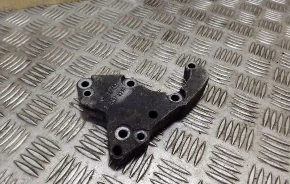 BMW 5 E39 Power steering pump mounting bracket 32422247556 2247556