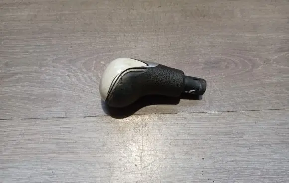 Volvo XC90 Gear lever shifter trim leather/knob 