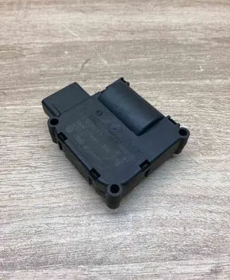 Audi A8 S8 D3 4E Air flap motor/actuator 4F0820511B 0132801379