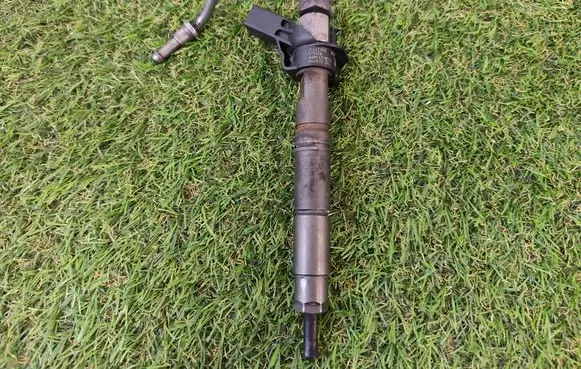 Mercedes-Benz ML W164 Fuel injector A6420701887 070326 0445115072