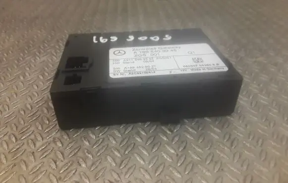 Mercedes-Benz A W169 Gateway control module 1695403945 A1695403945