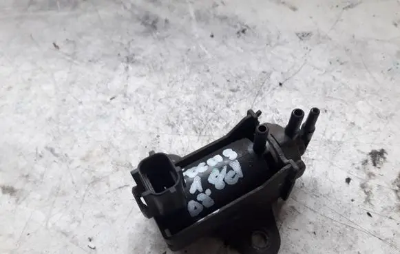 Ford Focus Vacuum valve 