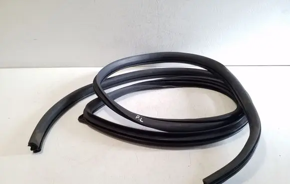 Chevrolet Captiva Front door rubber seal 