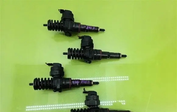 Volkswagen PASSAT B5 Fuel injectors set 038130073F