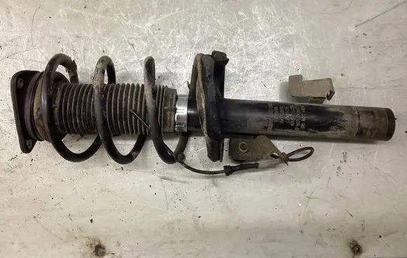 Ford Focus Front shock absorber with coil spring 04772303 D3B048G