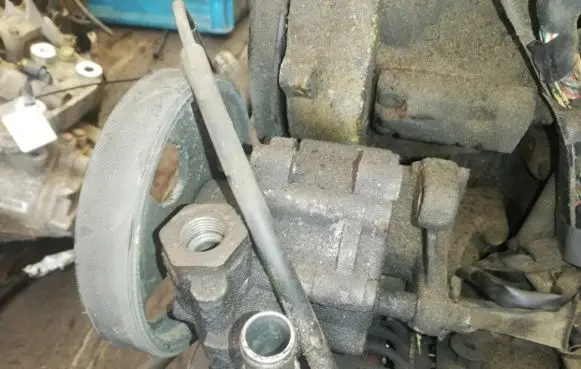 Citroen C5 Power steering pump 7617955502 64900100