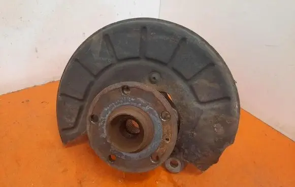 Volkswagen Cross Touran I Front wheel hub spindle knuckle