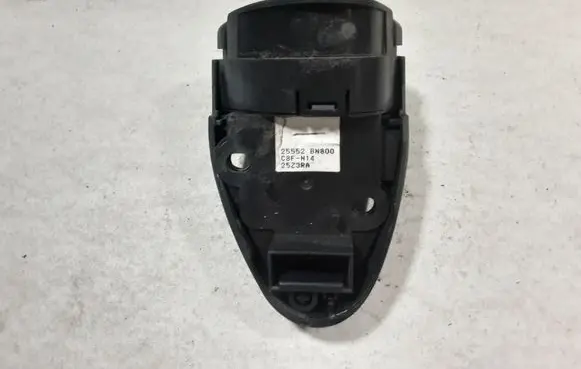 Nissan Qashqai+2 Sound control switch 25552BN800