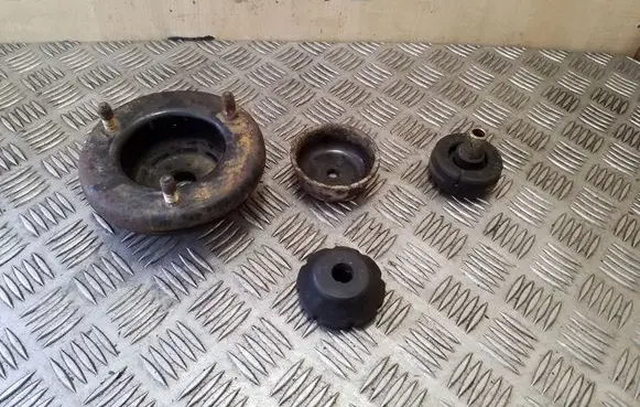 Mitsubishi Pajero Coil spring mount 