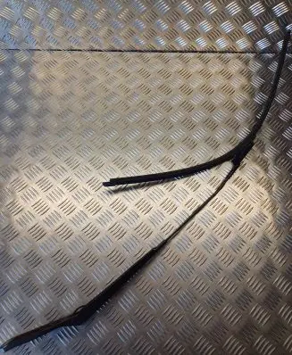 Peugeot 308 Windshield/front glass wiper blade 9680477080