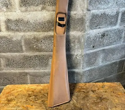 Mercedes-Benz E W124 (B) pillar trim (top)