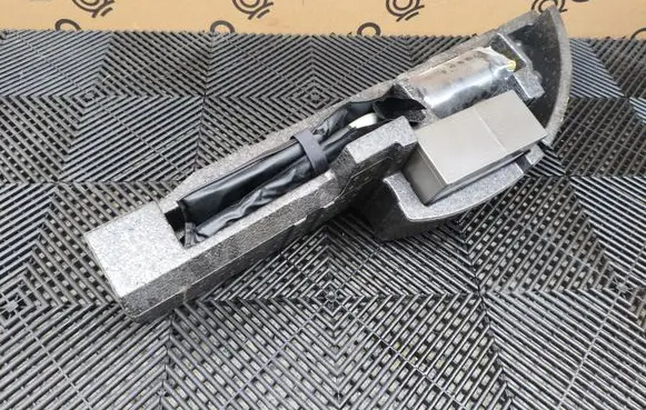 Audi Q7 4M Tool box 4M0012120B